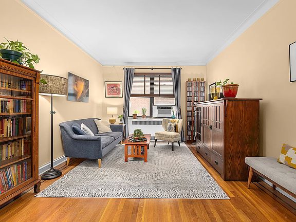 2nd image of 2540 31st Ave APT 4D