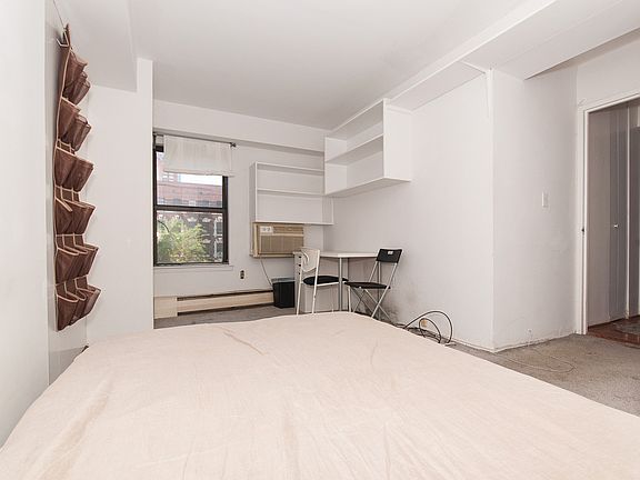 5th image of 220 Manhattan Ave APT 4R