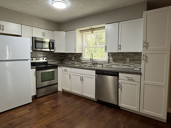 3rd image of 8326 Christiana Ln