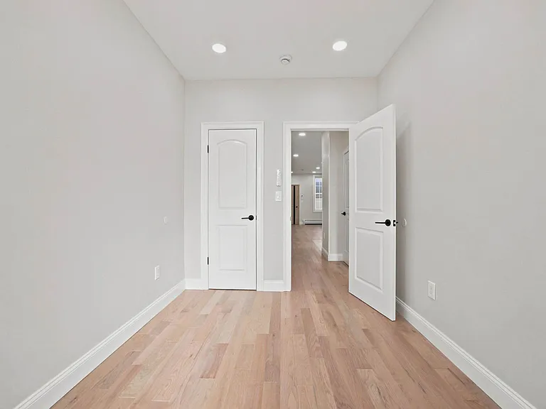 24-41 43rd St #Townhouse 1 — Photo 21