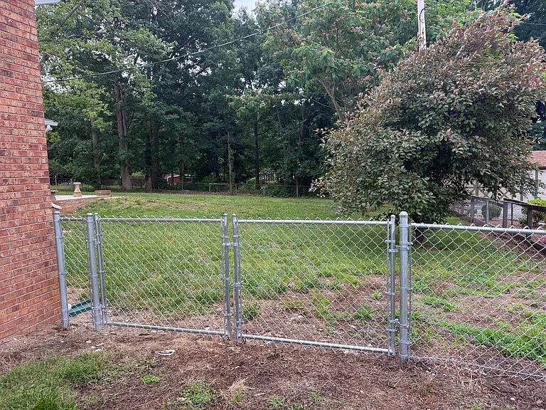 1722 Maple Ln — Photo 3