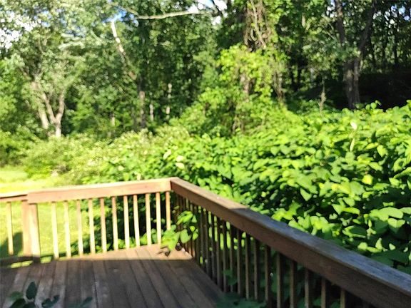 3rd image of 601 Queensbury Ct