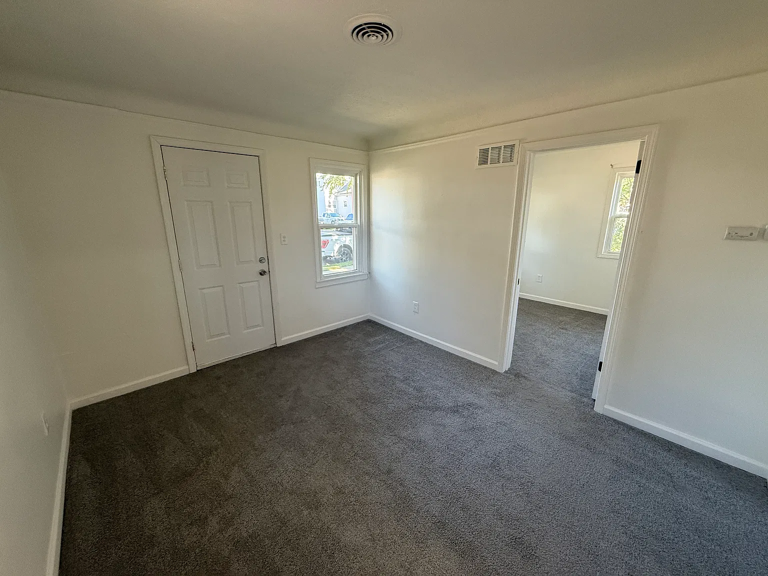 2 bed, 700 sqft, $1,100 — Photo 2