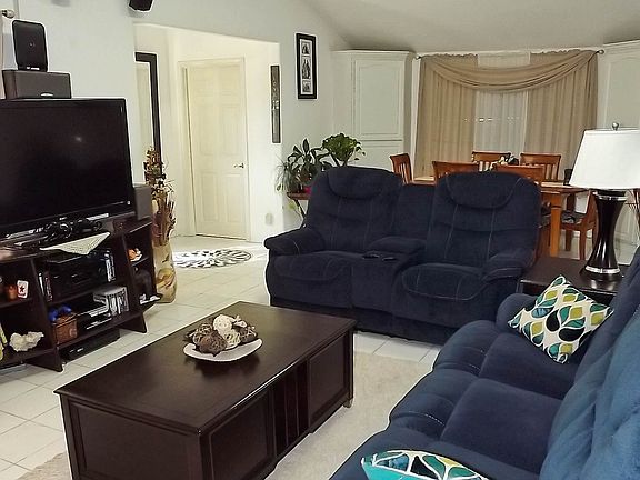 4th image of 5910 Yarmouth Ave