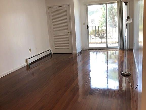 5th image of 230 Willard St Unit 101