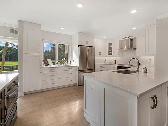 4th image of 105 Clubhouse LN #288