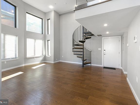 3rd image of 1142 Crease St #2R