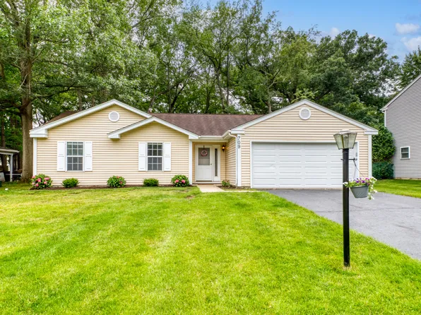709 Dartmouth Dr, Island Lake, IL 60042