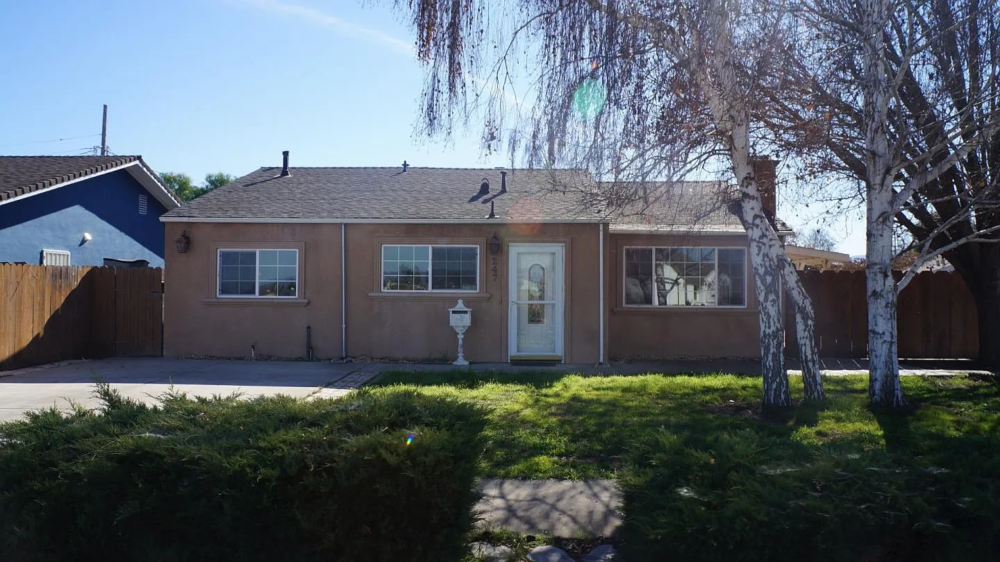 247 Maple St photo 1