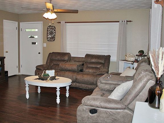 4th image of 110 Oakgrove Dr