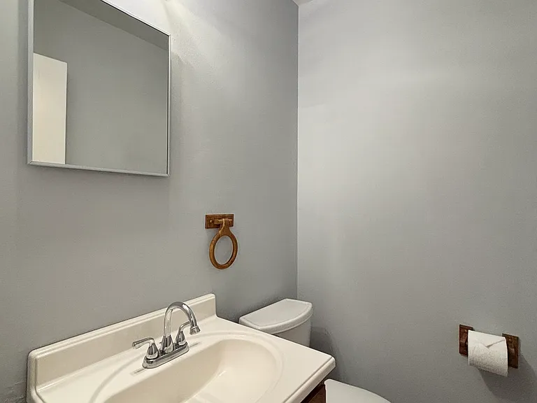 1226 Montgomery Ave — Photo 14