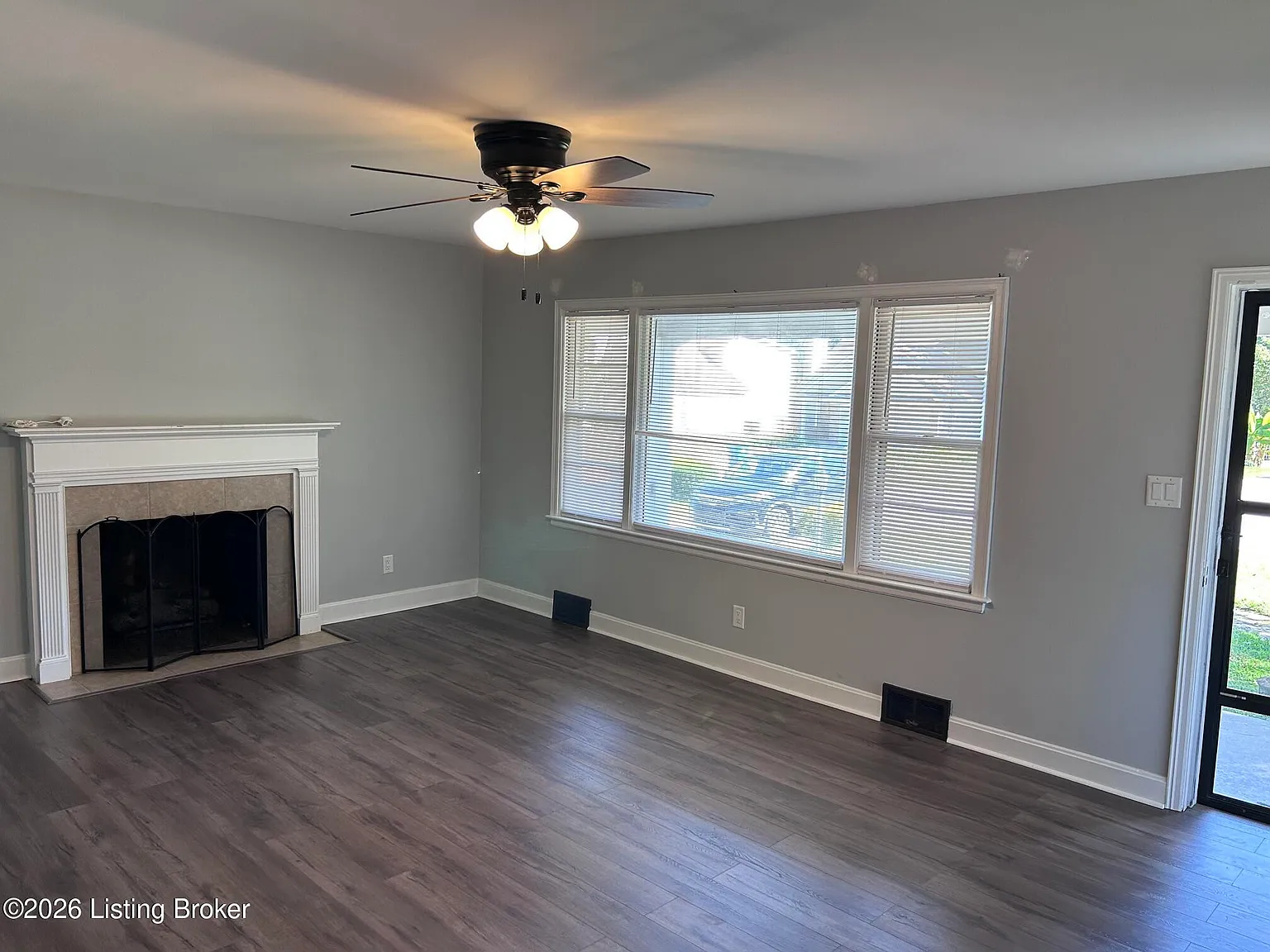 3 bed, 2.0 bath, 1768 sqft, $2,400 — Photo 3