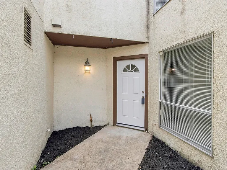 20315 Sunny Shores Dr #B — Photo 2