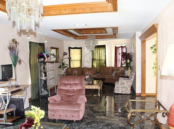 2nd image of 600 Tierra Linda Blvd