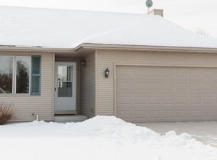 911 Ethan Allen Dr, Howards Grove, WI 53083