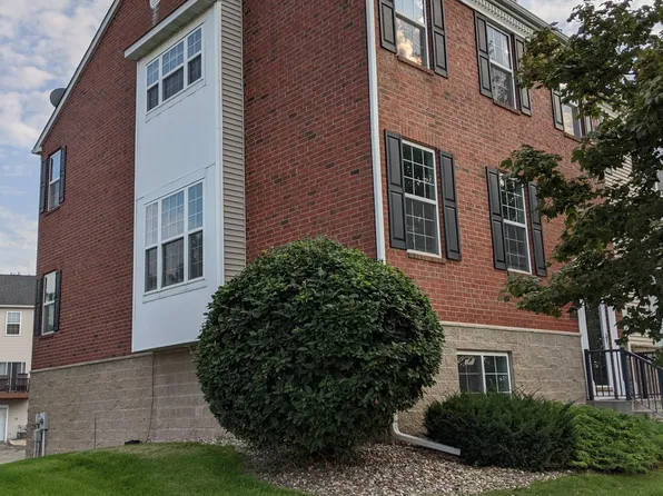 7878 Old Carriage Ct, Shakopee, MN 55379
