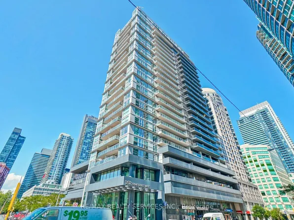 352 Front St W, Toronto, ON