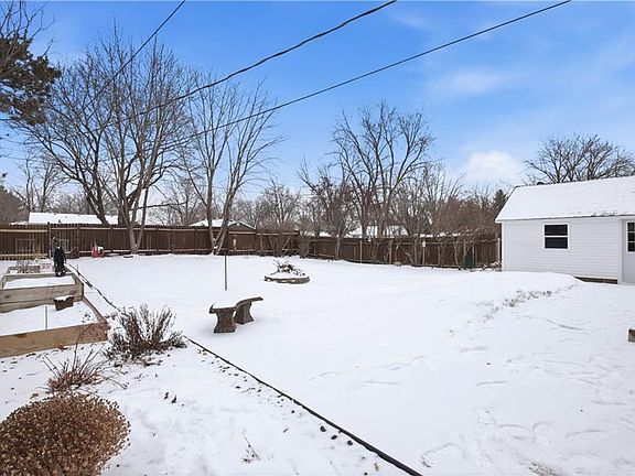 4th image of 749 Maple Street