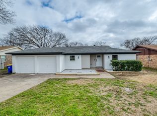 6912 Constitution Dr, Watauga, TX 76148
