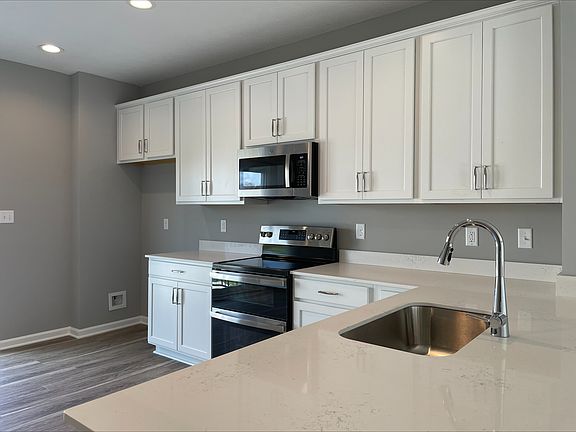 4th image of 3126 W New York St