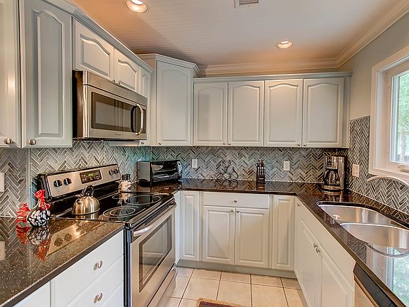 5th image of 29 Twin Oaks Ln