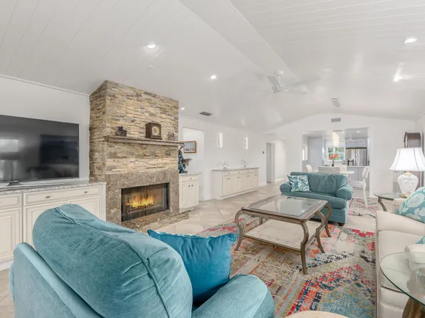 415 NW North River Drive #401, Stuart, FL 34994