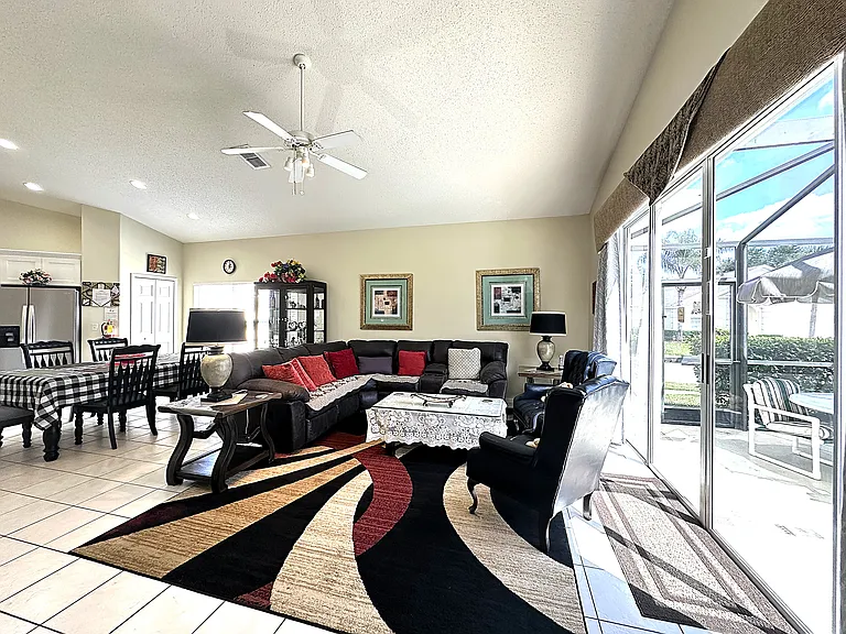 16724 Rolling Green Dr — Photo 16