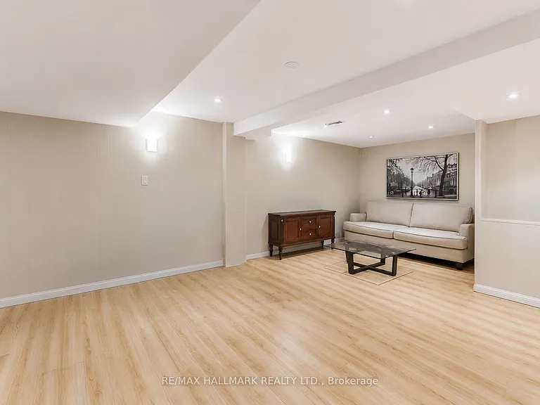 36 Kitsilano Cres — Photo 18