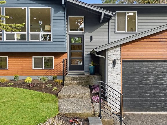 2nd image of 10500 NE 136th Place