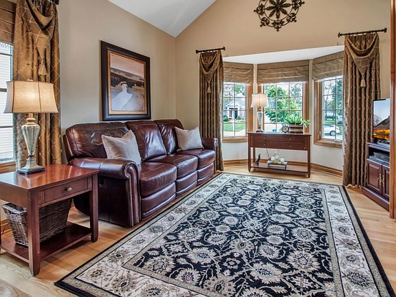 4th image of 5914 Monaghan Ln
