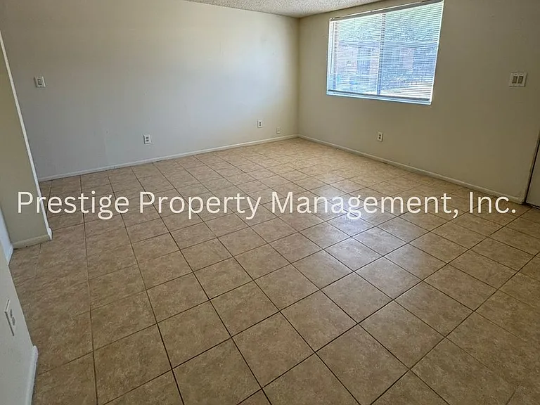 2302-2312 N Ralph Ave — Photo 10
