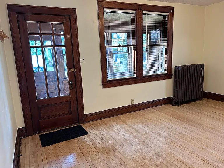 223 W Hewitt Ave — Photo 1