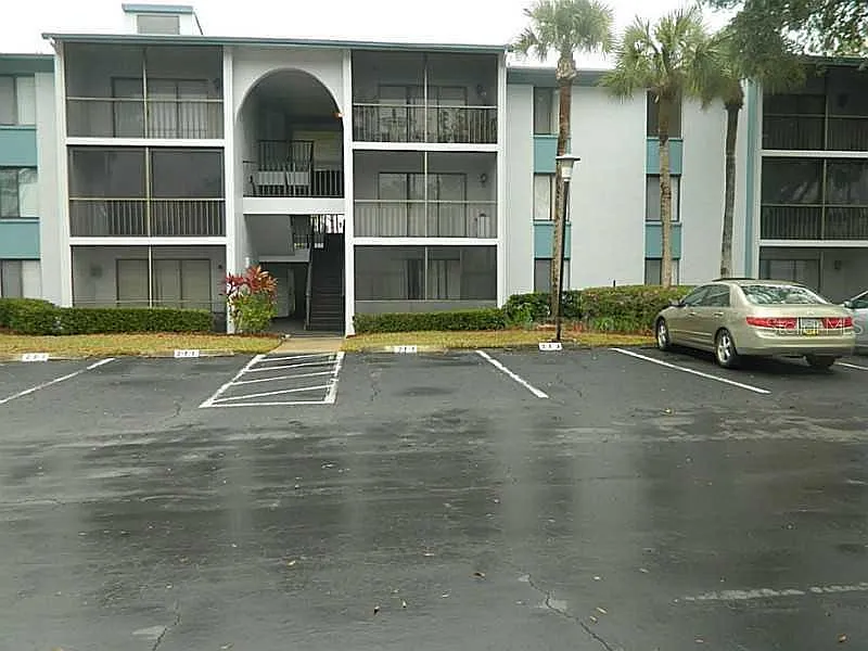 8203 Sun Spring Cir #21