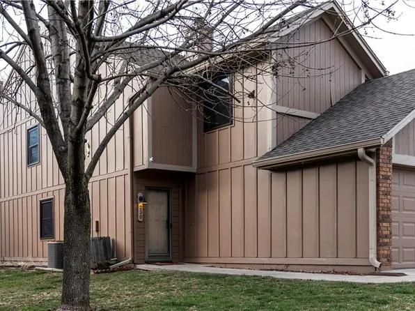 230 SW Pinetree Ln, Lees Summit, MO 64063