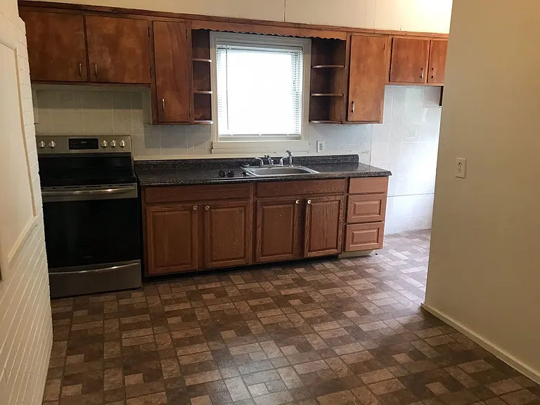 630 Howard Ave — Photo 10