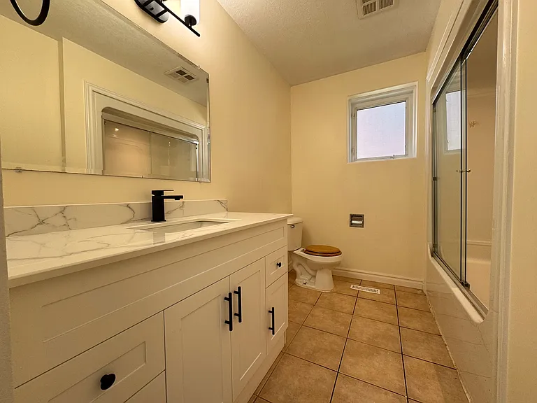 4 Smetana Dr #B — Photo 9