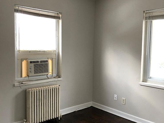 5th image of 538 Hadley Ave APT 4