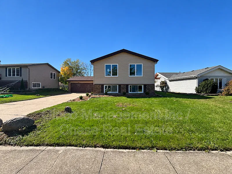5 bed, 3.0 bath, 3000 sqft, $3,895 — Photo 1