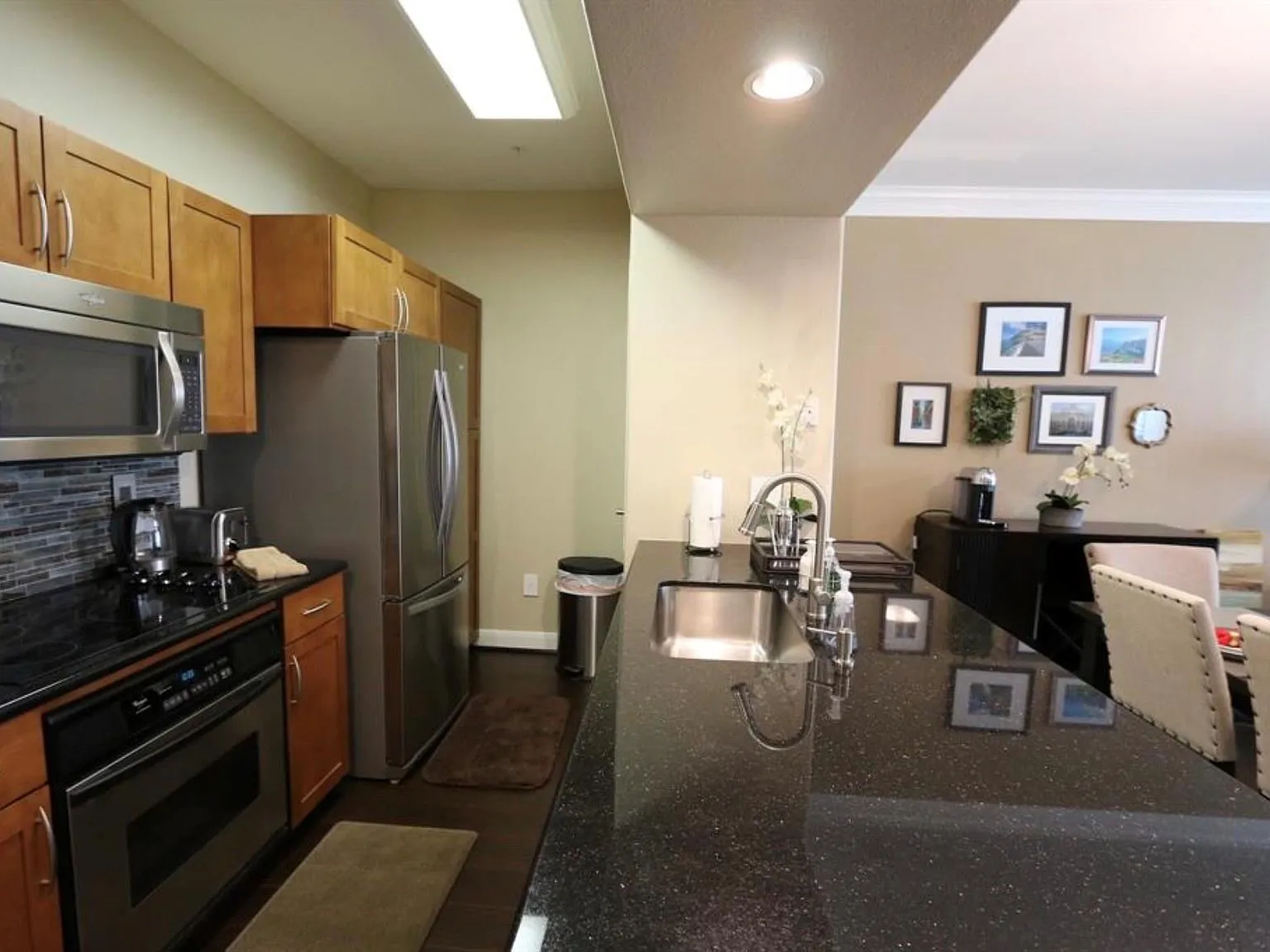 1 bed, 1.0 bath, 835 sqft, $2,350 — Photo 2