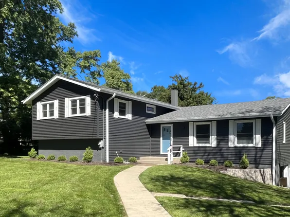 704 Plainfield Rd, Downers Grove, IL 60516