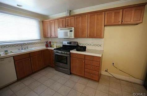 4th image of 9717 Hayvenhurst Ave