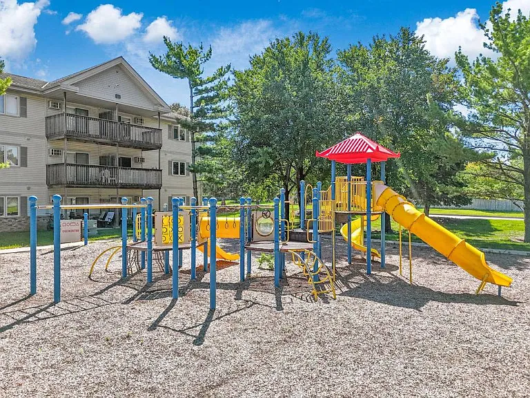 Sun Prairie & Vista Court — Photo 27