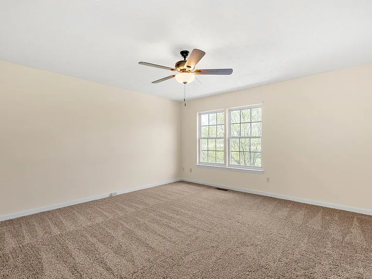 1036 Royal Dr — Photo 15