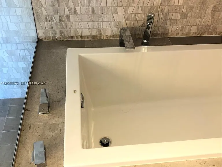 88 SW 7th St #2603 — Photo 8