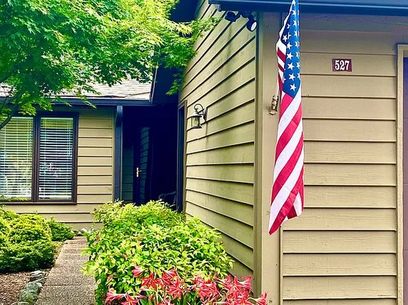 527 Bluebird Ln, Greer, SC 29650