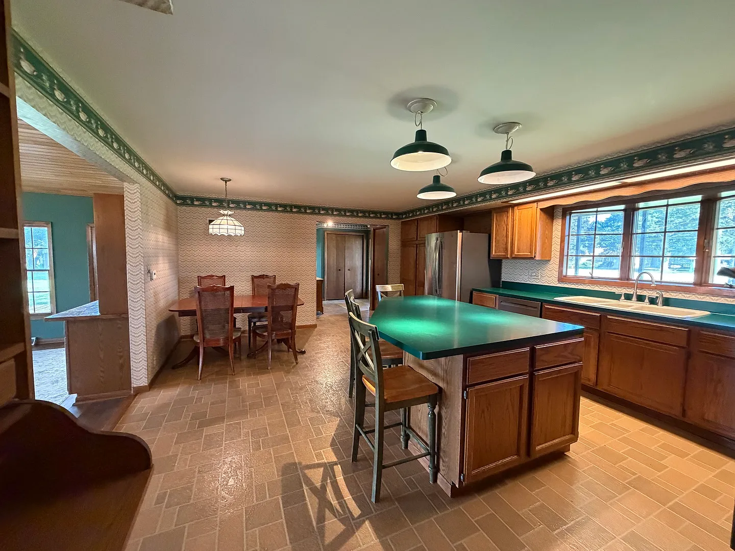 3 bed, 1800 sqft, $2,150 — Photo 3