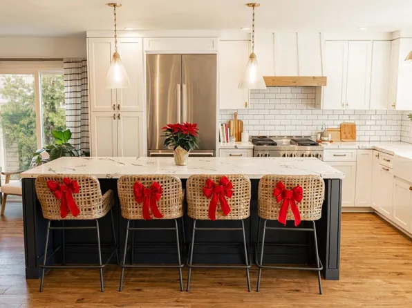 6326 Lake Athabaska Pl, San Diego, CA 92119