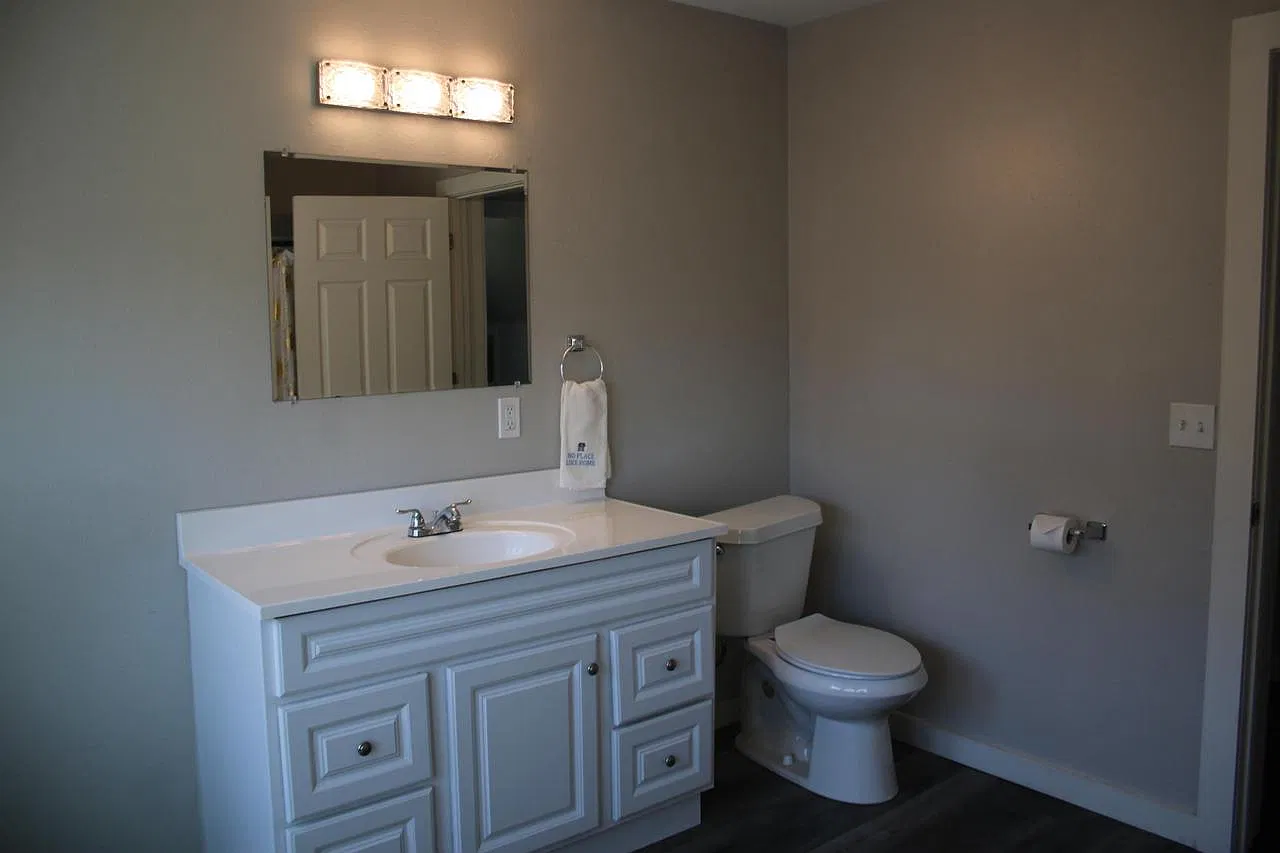 6 bed, 2.5 bath, 2375 sqft, $3,000 — Photo 4
