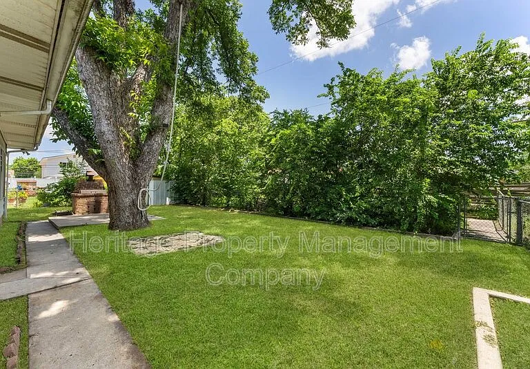 3614 Versailles Dr — Photo 43
