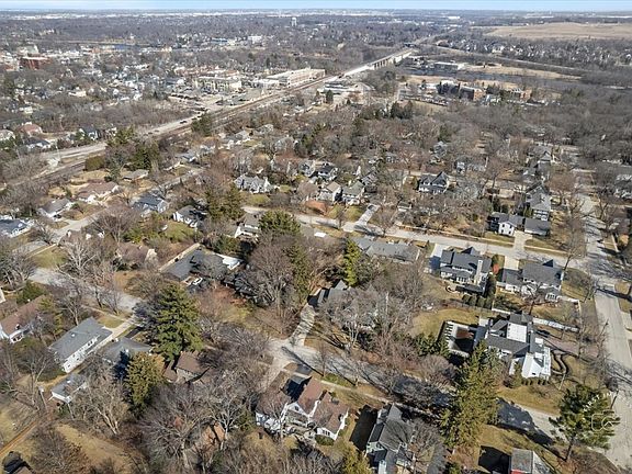 3rd image of 804 Dow Ave